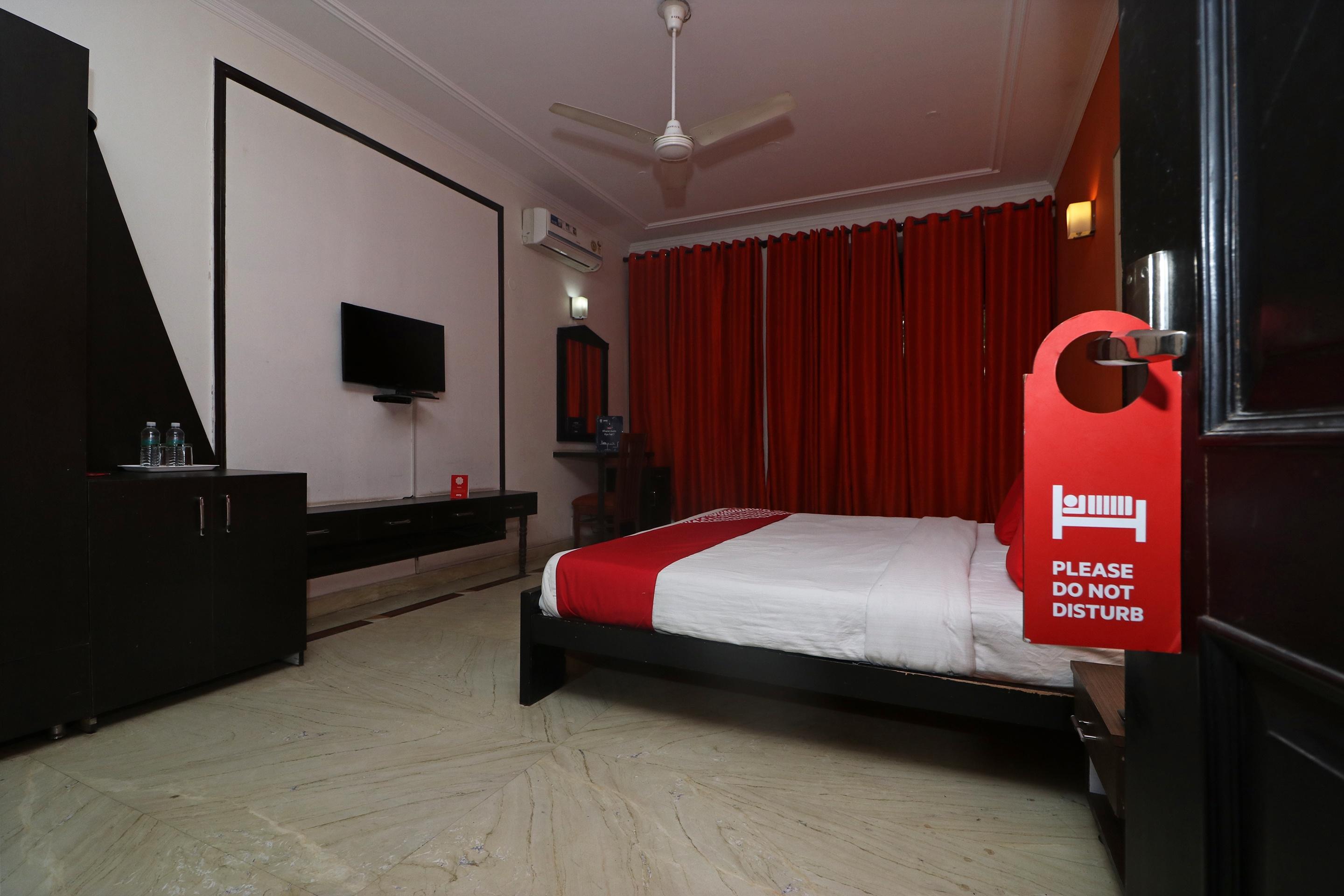 Super Hotel O Hare Rama Guest House Нью-Дели Экстерьер фото