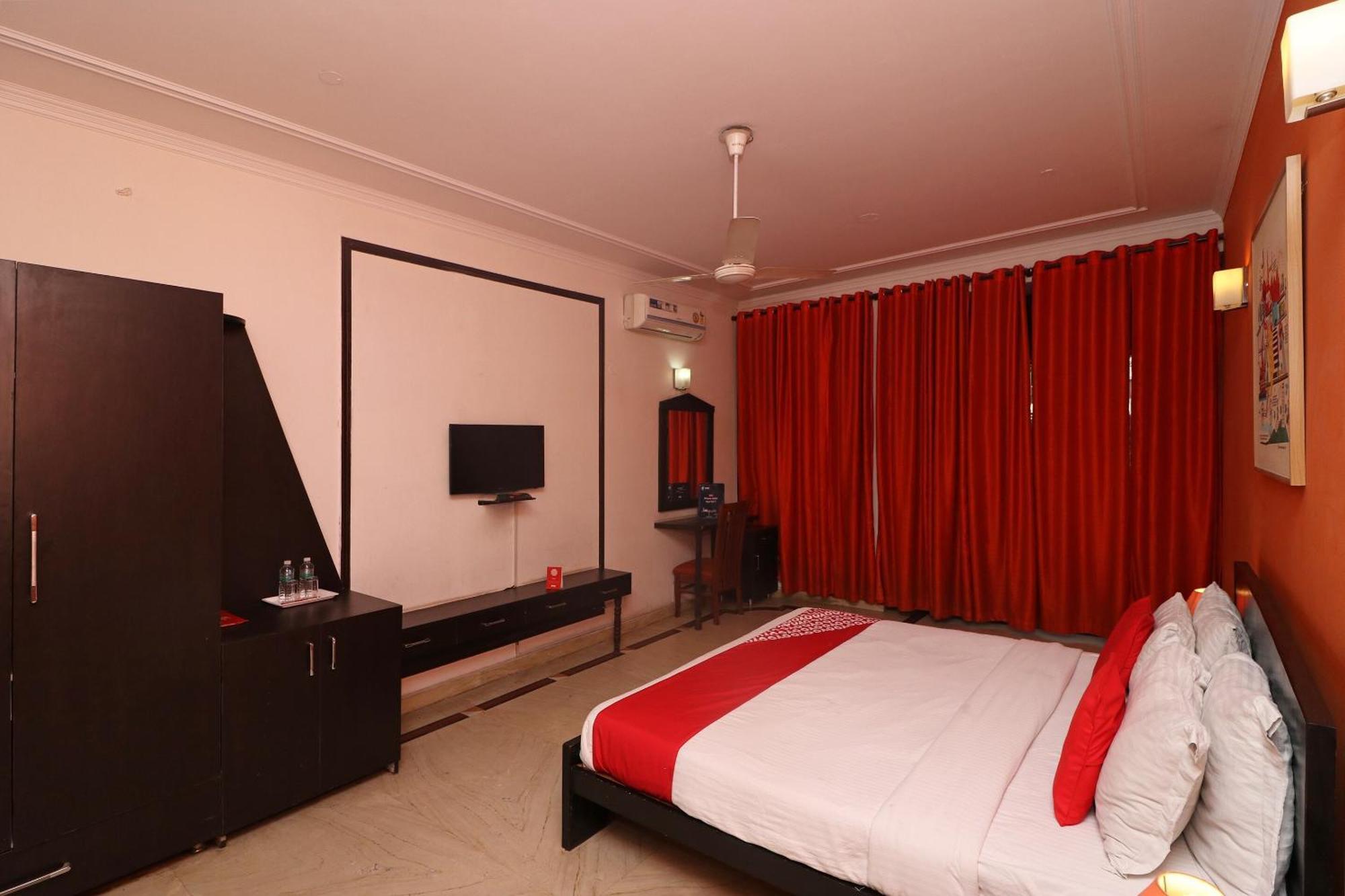 Super Hotel O Hare Rama Guest House Нью-Дели Экстерьер фото